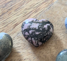 Load image into Gallery viewer, Crystal - mini hearts