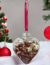 Load image into Gallery viewer, Dried Rose buds Heart Keepsake