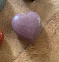 Load image into Gallery viewer, Crystal - mini hearts