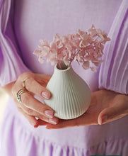 Load image into Gallery viewer, Bulb Vase