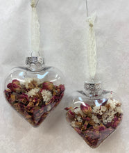 Load image into Gallery viewer, Dried Rose buds Heart Keepsake