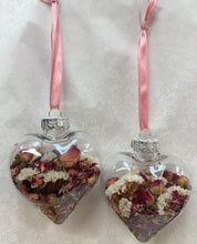 Load image into Gallery viewer, Dried Rose buds Heart Keepsake