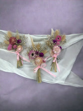 Load image into Gallery viewer, Dried flower posies
