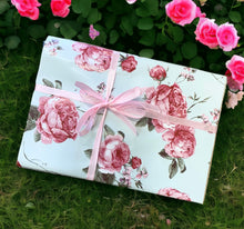 Load image into Gallery viewer, Rose Petal Gift Box
