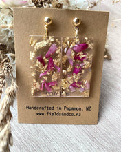 Load image into Gallery viewer, Pink Strawflower &amp; Gold Resin Earrings
